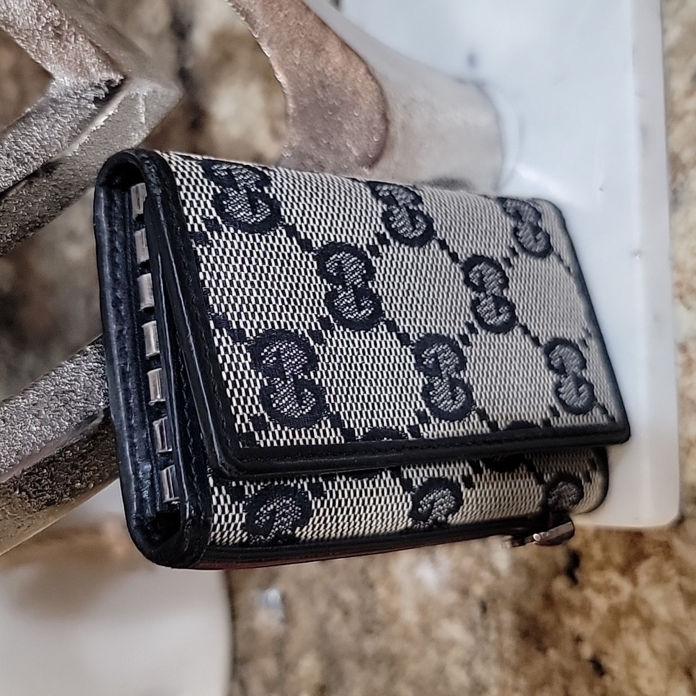 GUCCI  KEY RING HOLDER - Picture 2 of 9